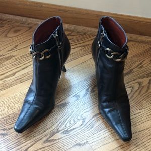 Couture Donald J Pliner gelled boots with metal chain enhancement size 9